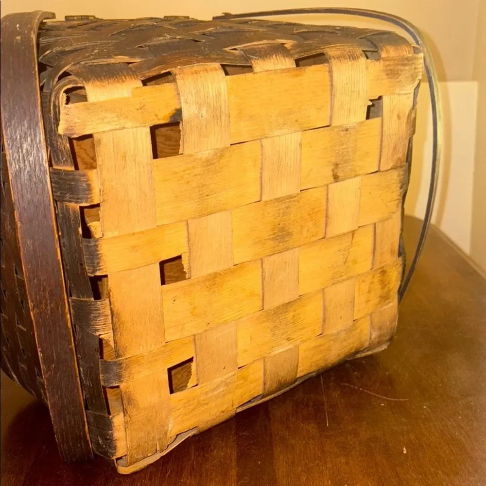 Vintage primitive Painted Woven Pie Picnic Basket with Lid